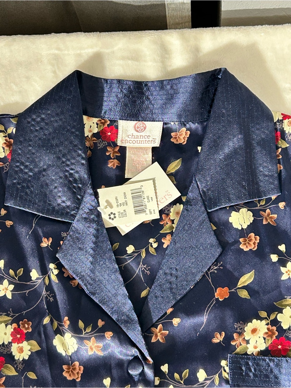 Chance Encounters Women's Floral Silky Button Front Pajama Top Navy Floral Sz 1X - Picture 8 of 13